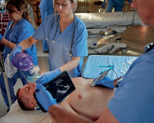 SonoSite iViz手持式超聲儀適合用戶的手掌。 在床邊和現(xiàn)場惡劣的臨床環(huán)境中，它都能提供快速解答。 它結(jié)合了卓越的成像性能，超機(jī)動性和單手操作，同時允許操作員與同事協(xié)作并共享信息。 ＃RSNA19 #RSNA＃RSNA2019 #POCUS